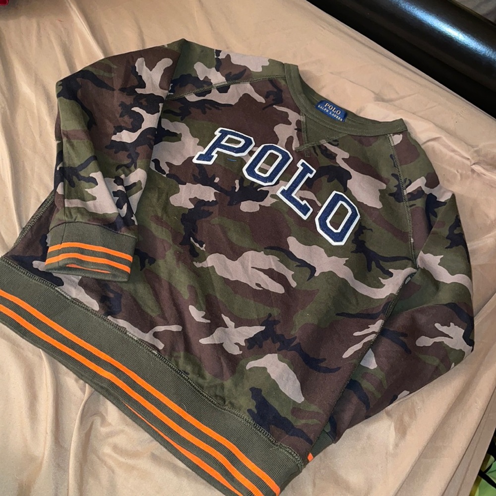 Boys crew neck.